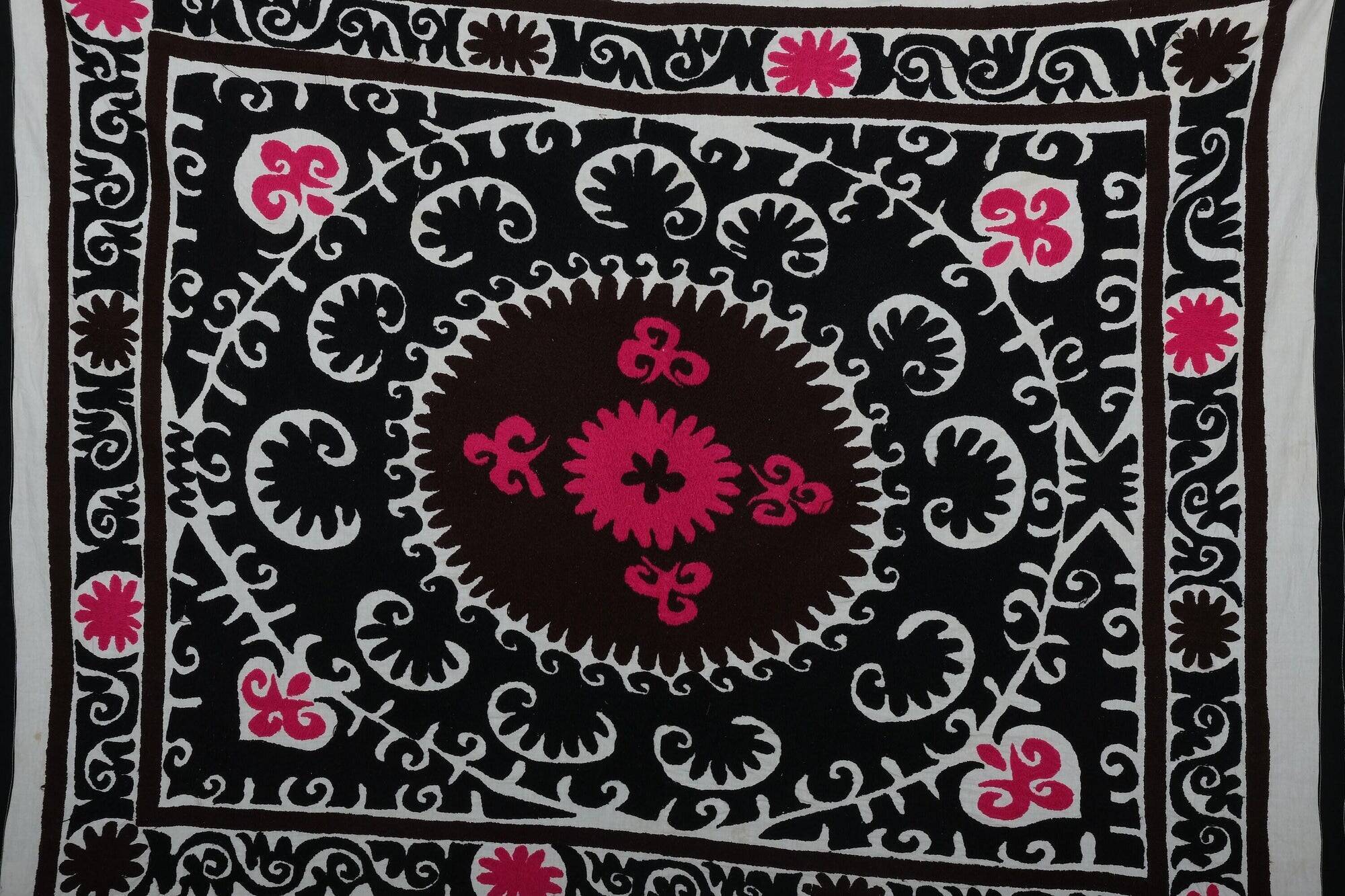 Vintage hand-embroidered tablecloth 125x158 cm