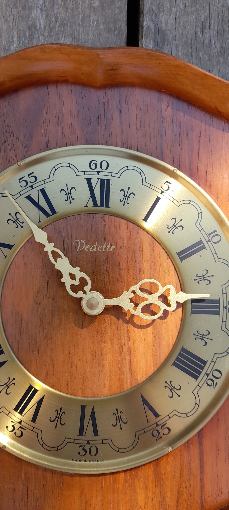 Wooden & brass wall clock, quartz star, retro chic country style - 1960