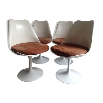 4 chairs Tulip chairs by Eero Saarinen for Knoll