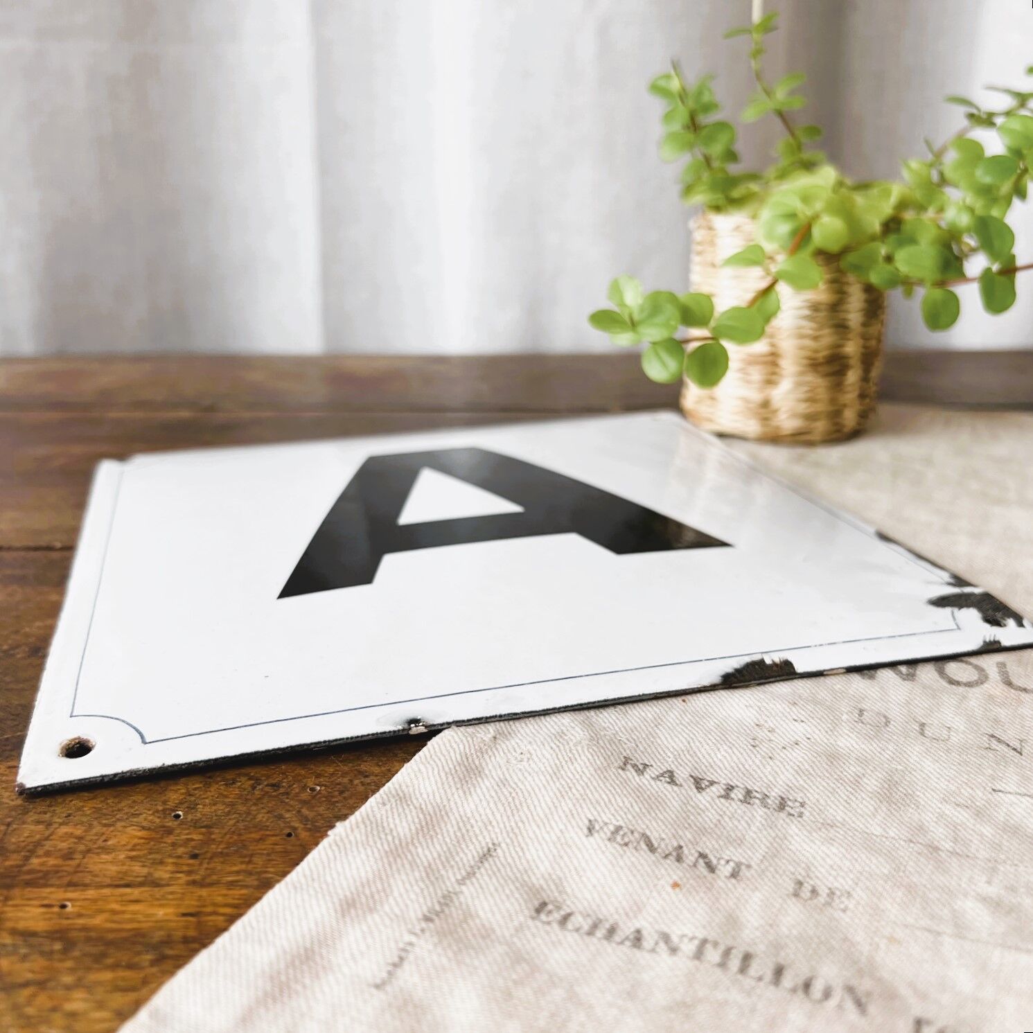 Curved enamelled plate "Letter A"