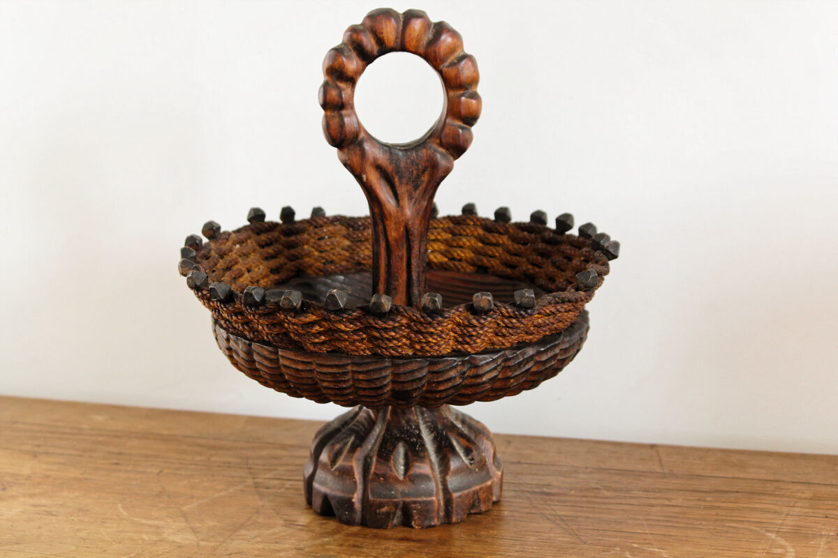 Coupe à fruits en bois sculpté