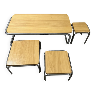 Ensemble de 4 tables de salon gigogne 70s en métal et chêne massif