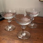 Lot de 3 coupes à champagne art déco gravées arabesque