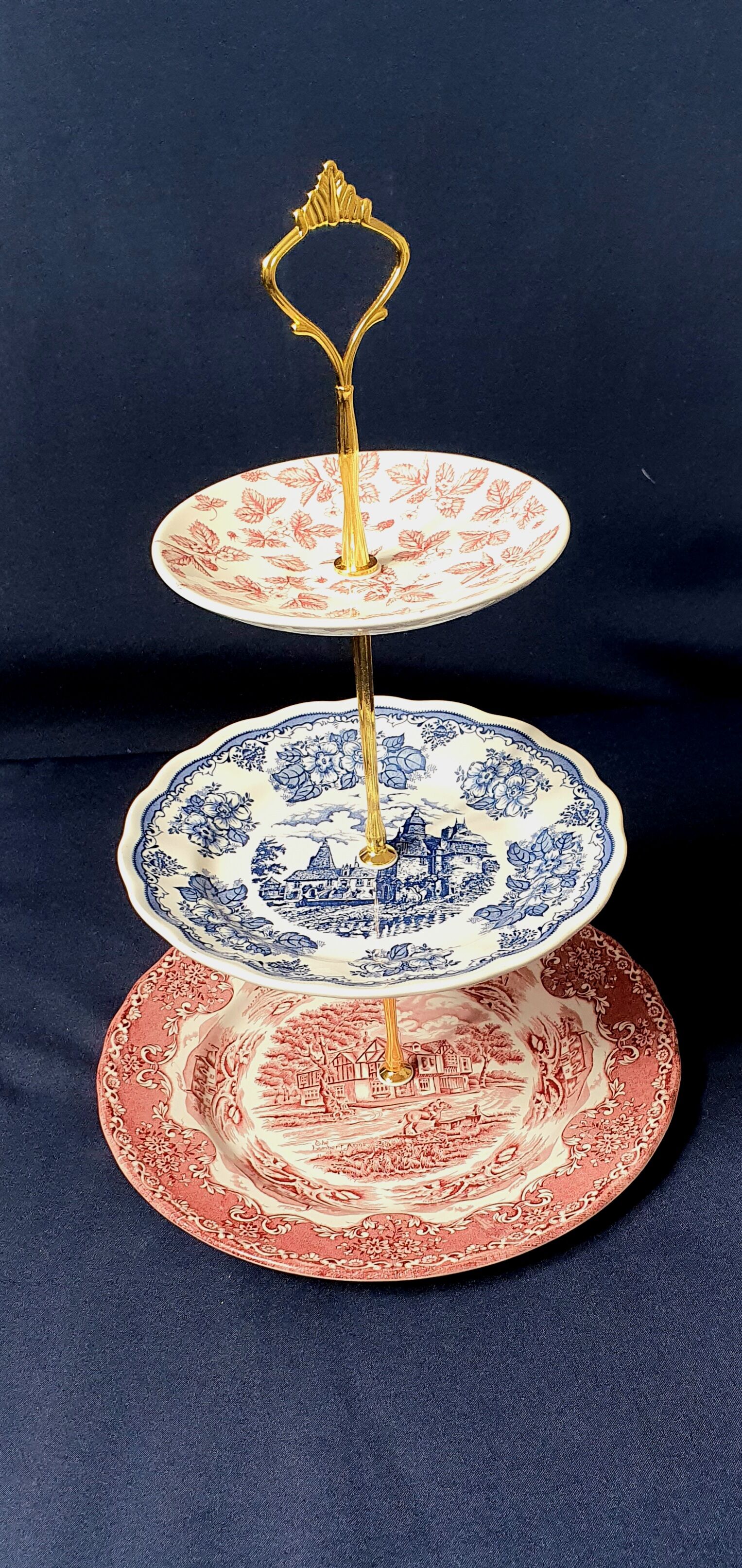 Servant, cake display, fruit, aperitif