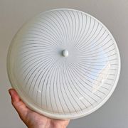 Plafonnier vintage de l’ère spatiale, abat-jour rayé en plastique