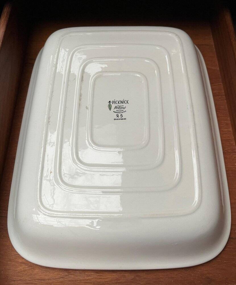 Mid-Century decorative bowl plate in Swedish ceramic, Picknick by Marianne Westman for Rörstrand, 1950s.