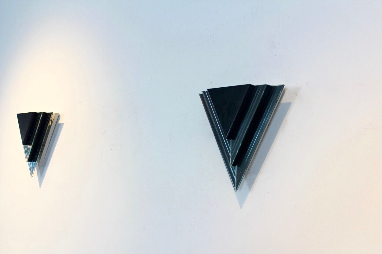 Appliques triangulaires hollandais modernes de mur de verre et d’acier