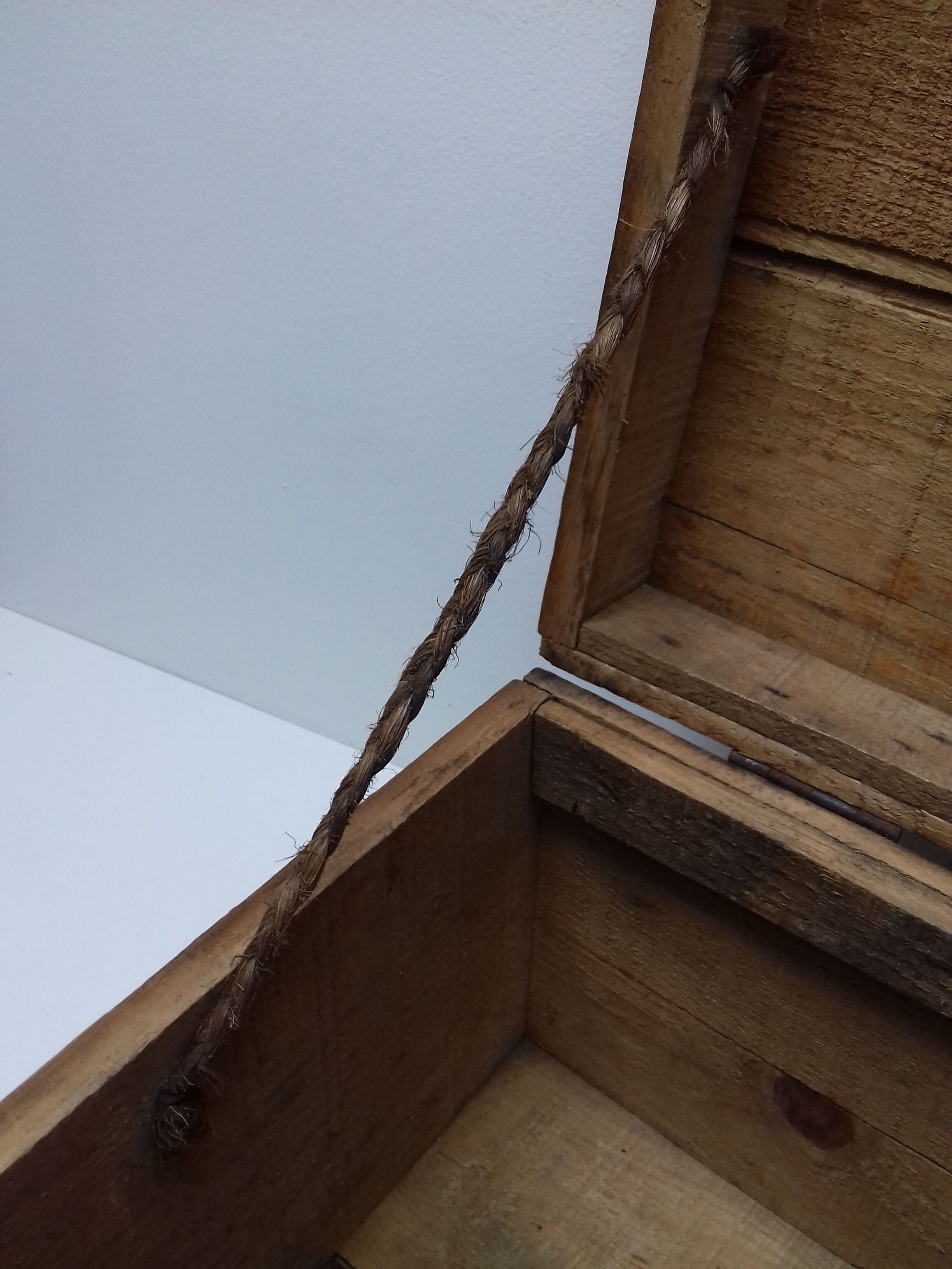 Old wooden box "regilait"