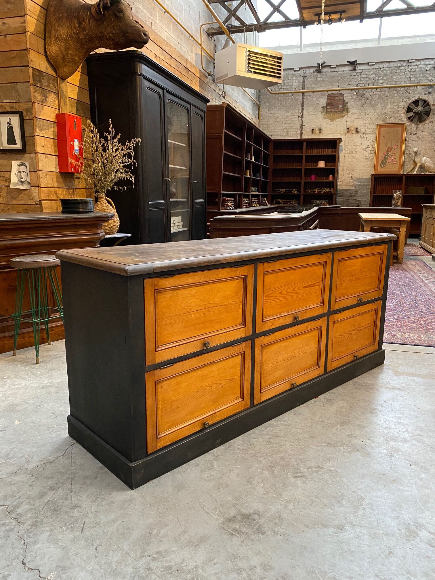 Furniture with 20th valves