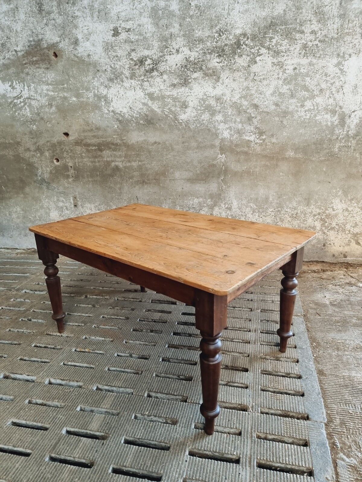 Antique dining table 92 x 154 cm