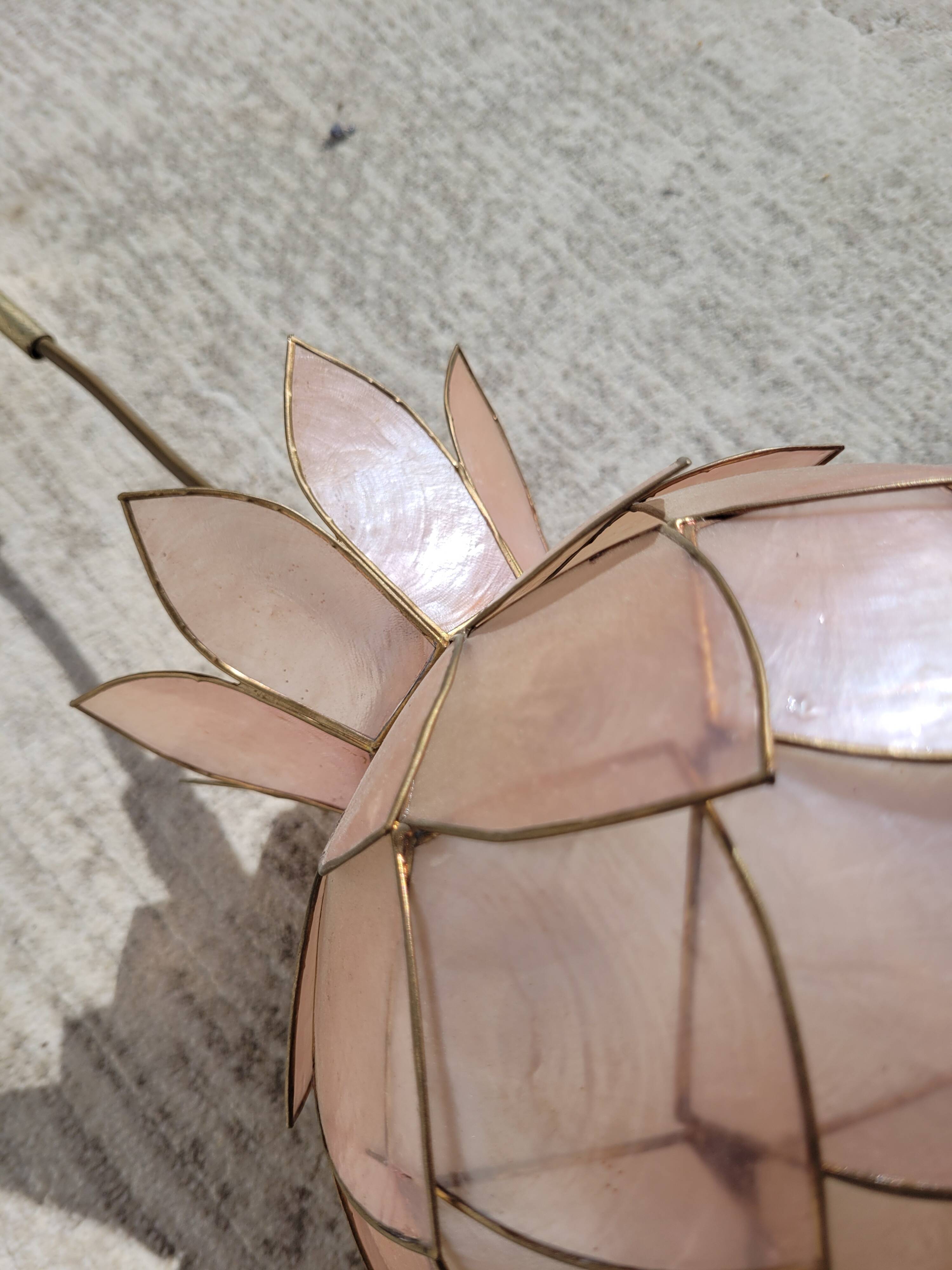 Lotus ceiling lamp in pink mother-of-pearl and brass