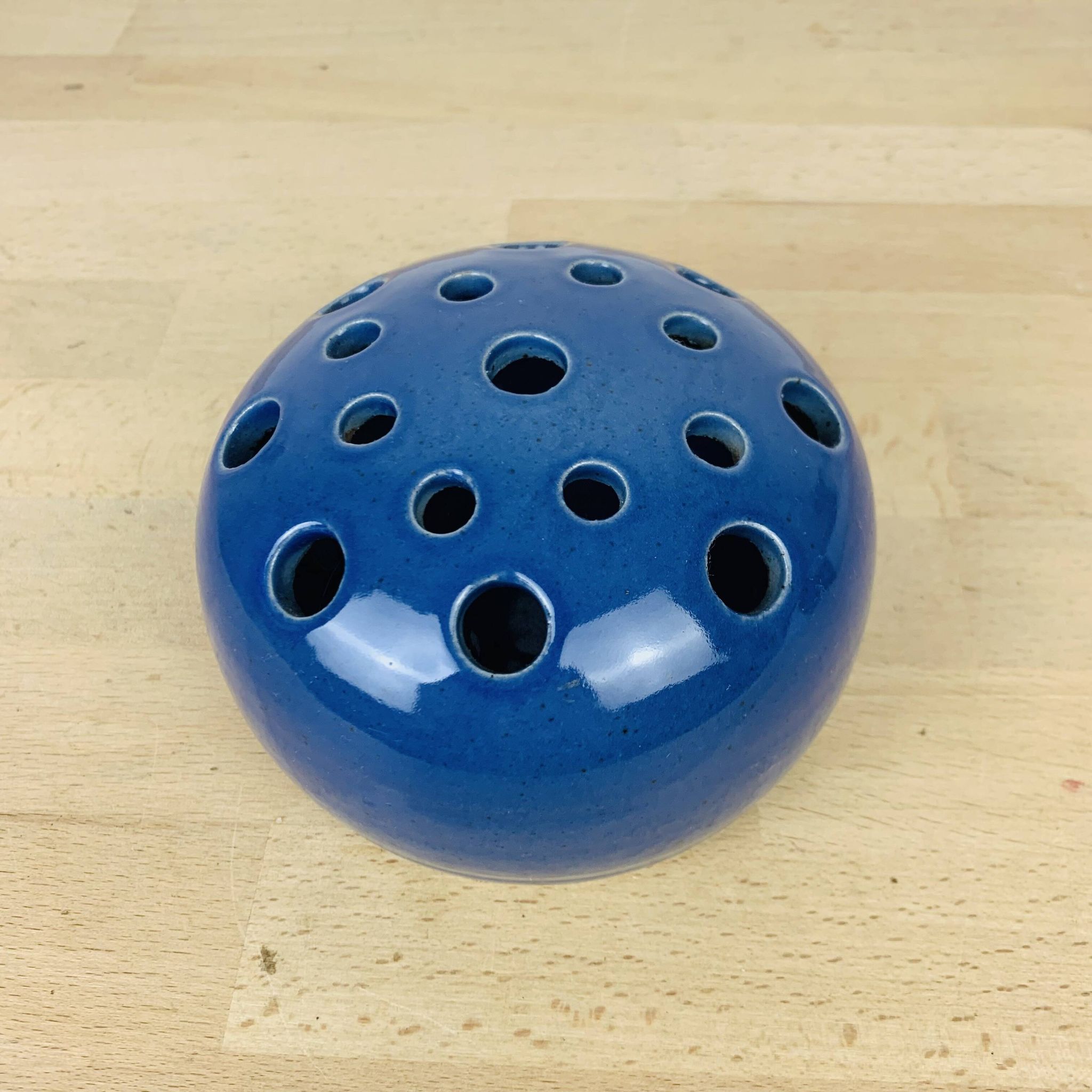 Vase boule pique fleurs céramique, bleu