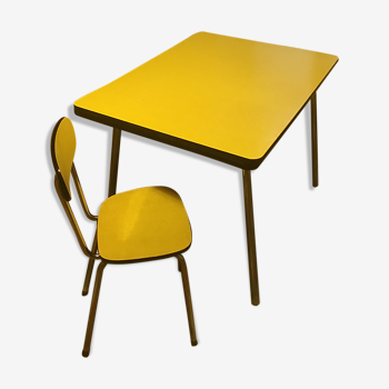 Table formica jaune à rallonges et 1 chaise