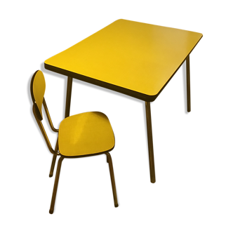 Yellow formica table with extensions and 1 chair