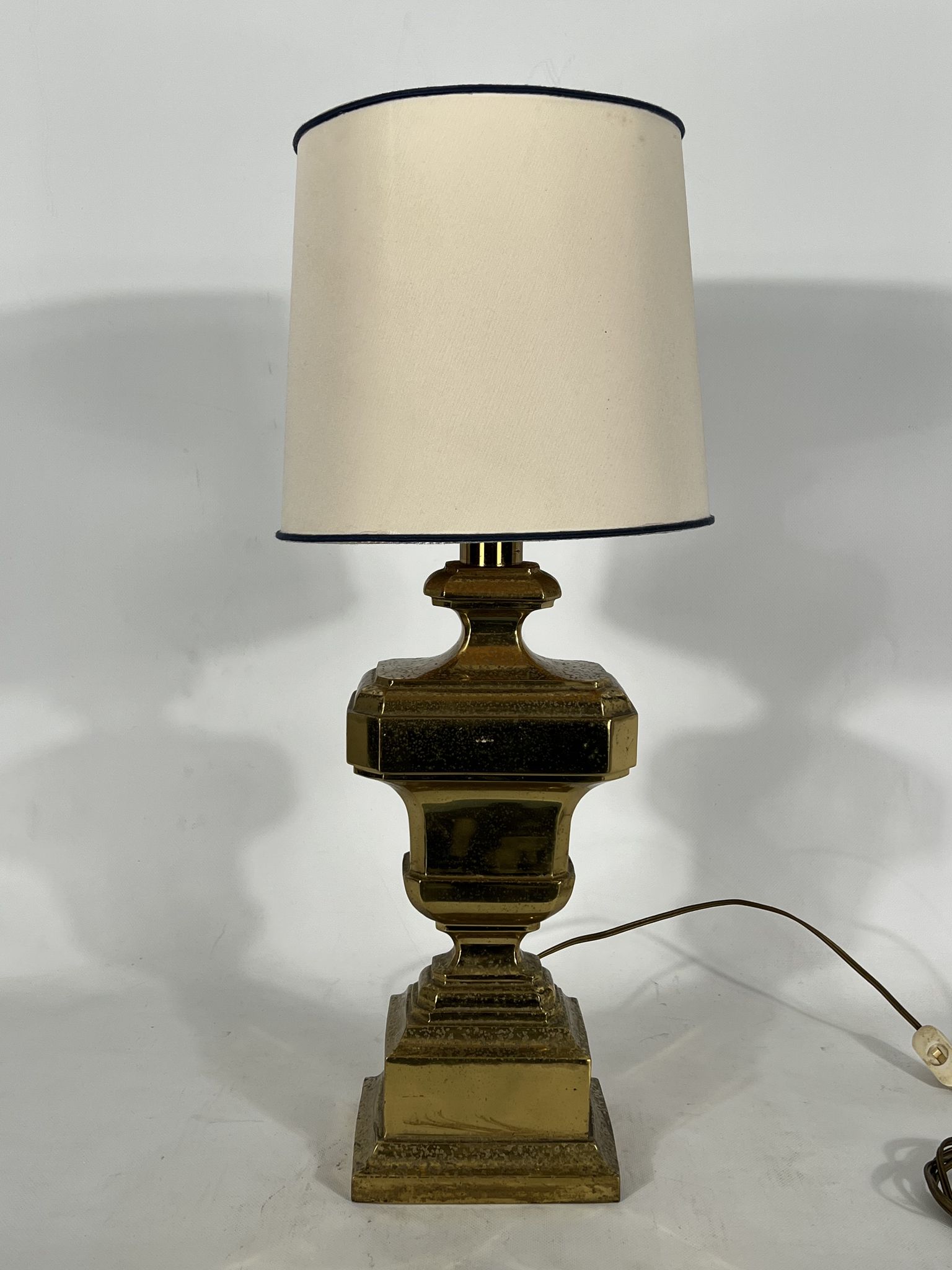 Lampe de table italienne en laiton massif des années 50