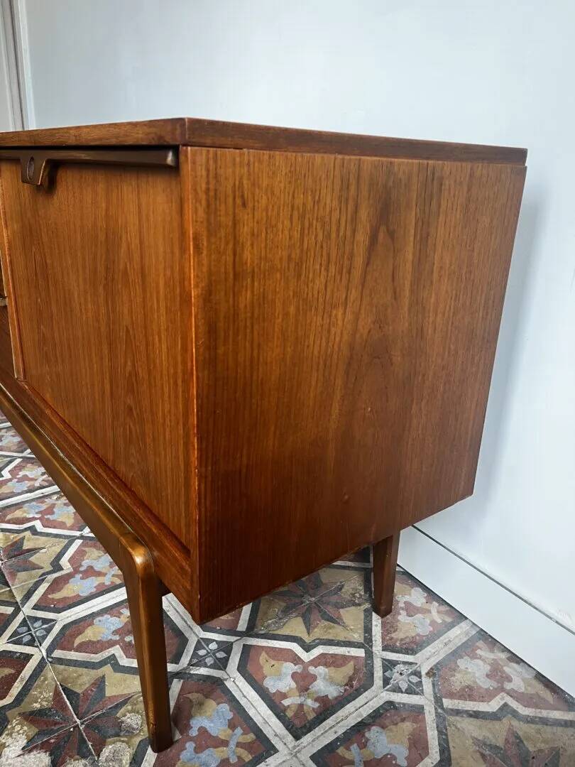 Buffet moderne du milieu du siècle – Meubles Stonehill