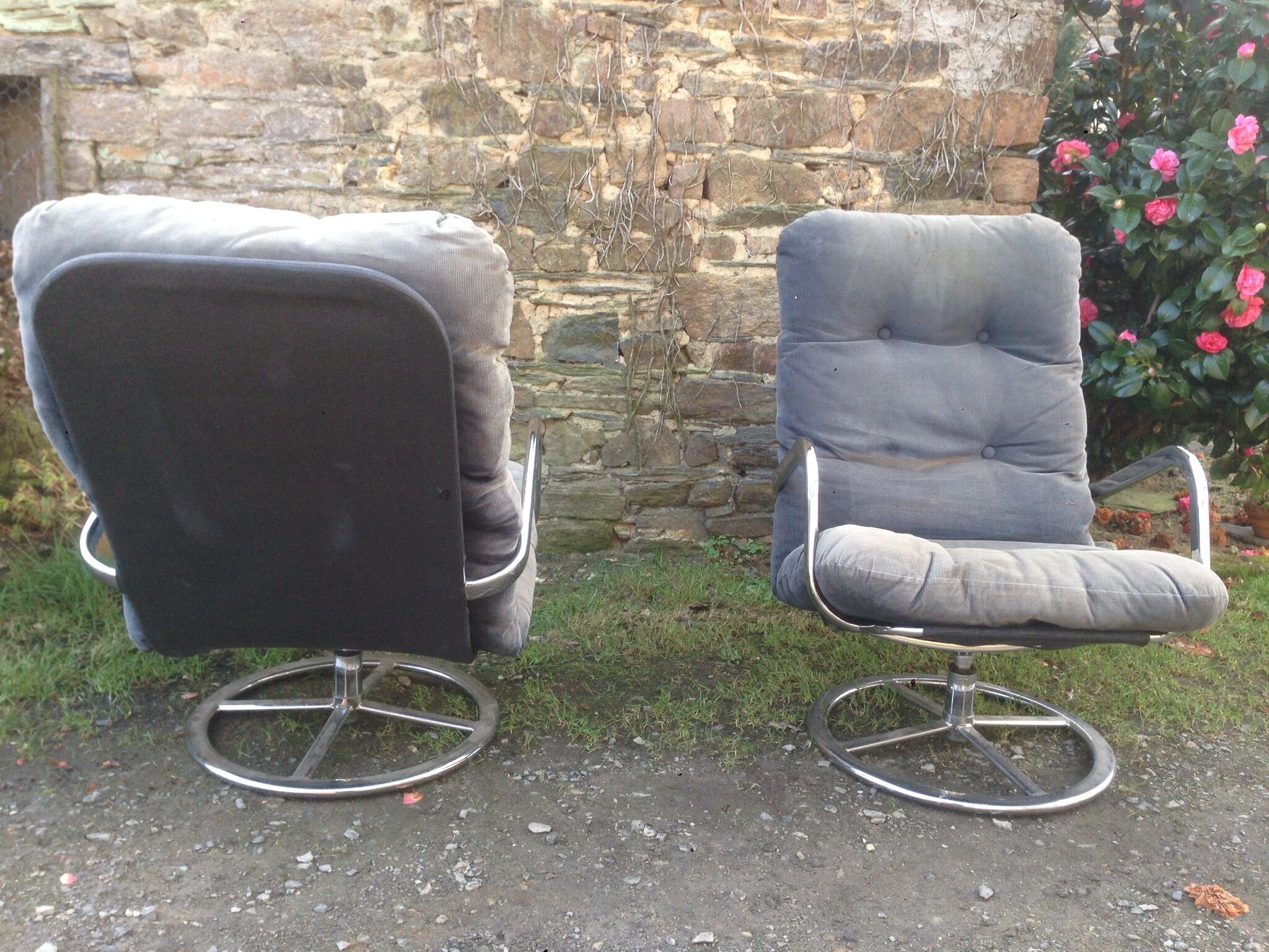 Chrome steel swivel tubular chairs