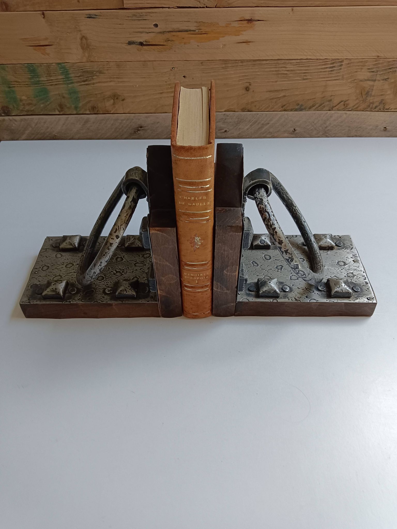 Serres livres style médiéval poignée de porte ancienne