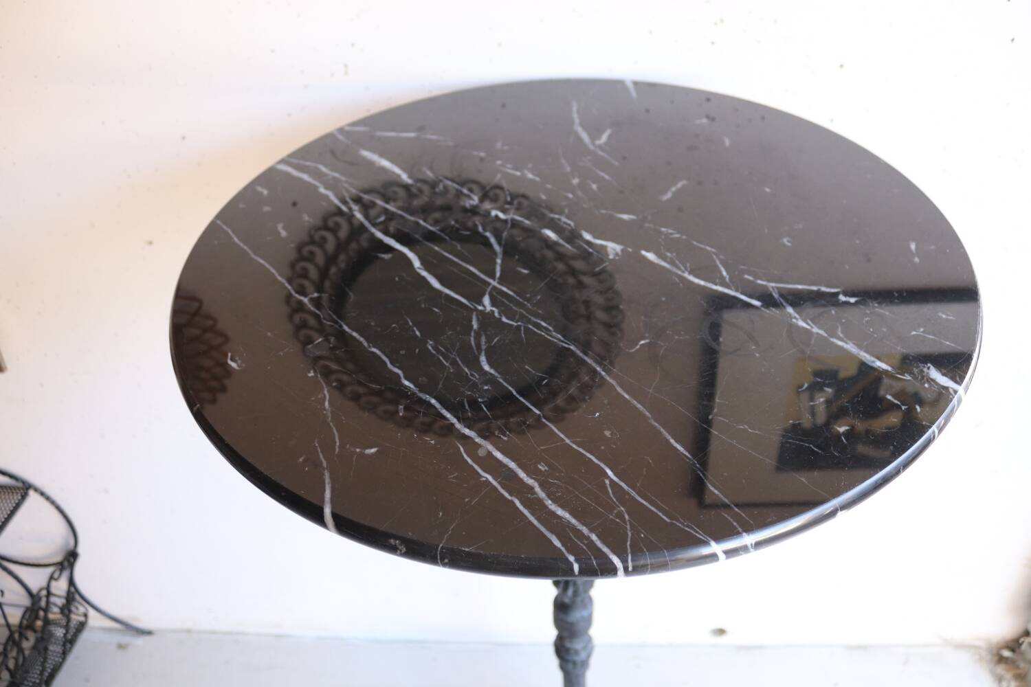 Antique bistro pedestal table in cast iron and veined black marble