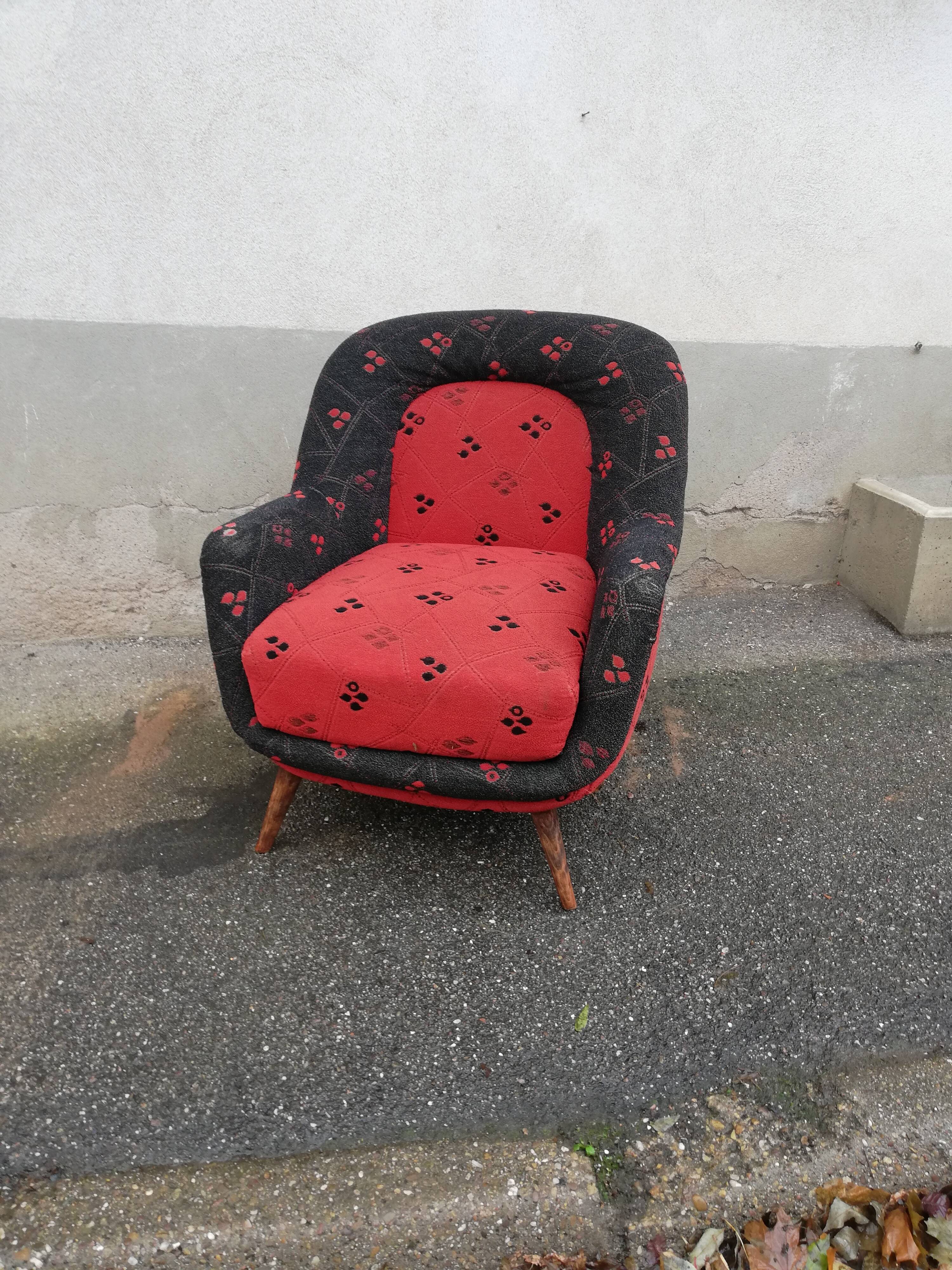 Fauteuil année 50 rouge et noir pieds compas
