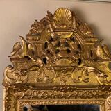 Miroir régence en bois sculpté doré début XVIIIème siècle