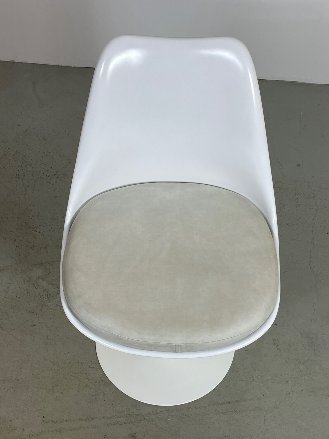 4x Eero Saarinen Tulip Chairs white leather