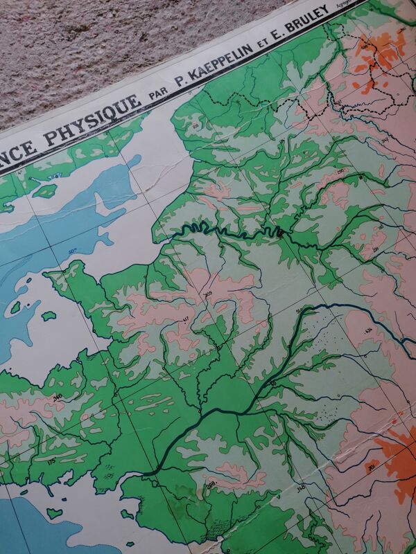 Ancienne carte France physique N°11 Hatier Kaeppelin cartonnée.