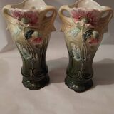 Paire de vases en barbotine