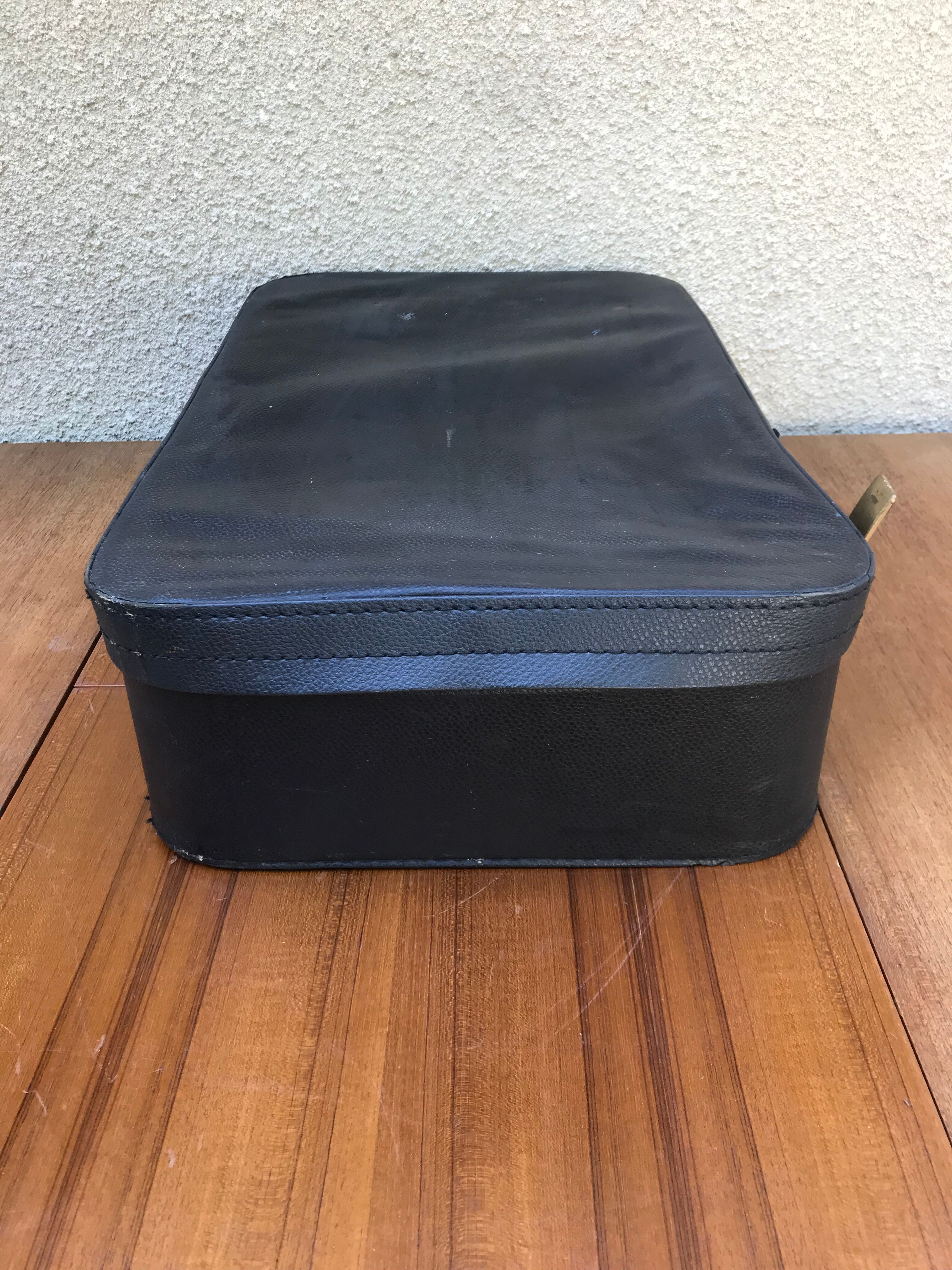 Former skai black travel suitcase