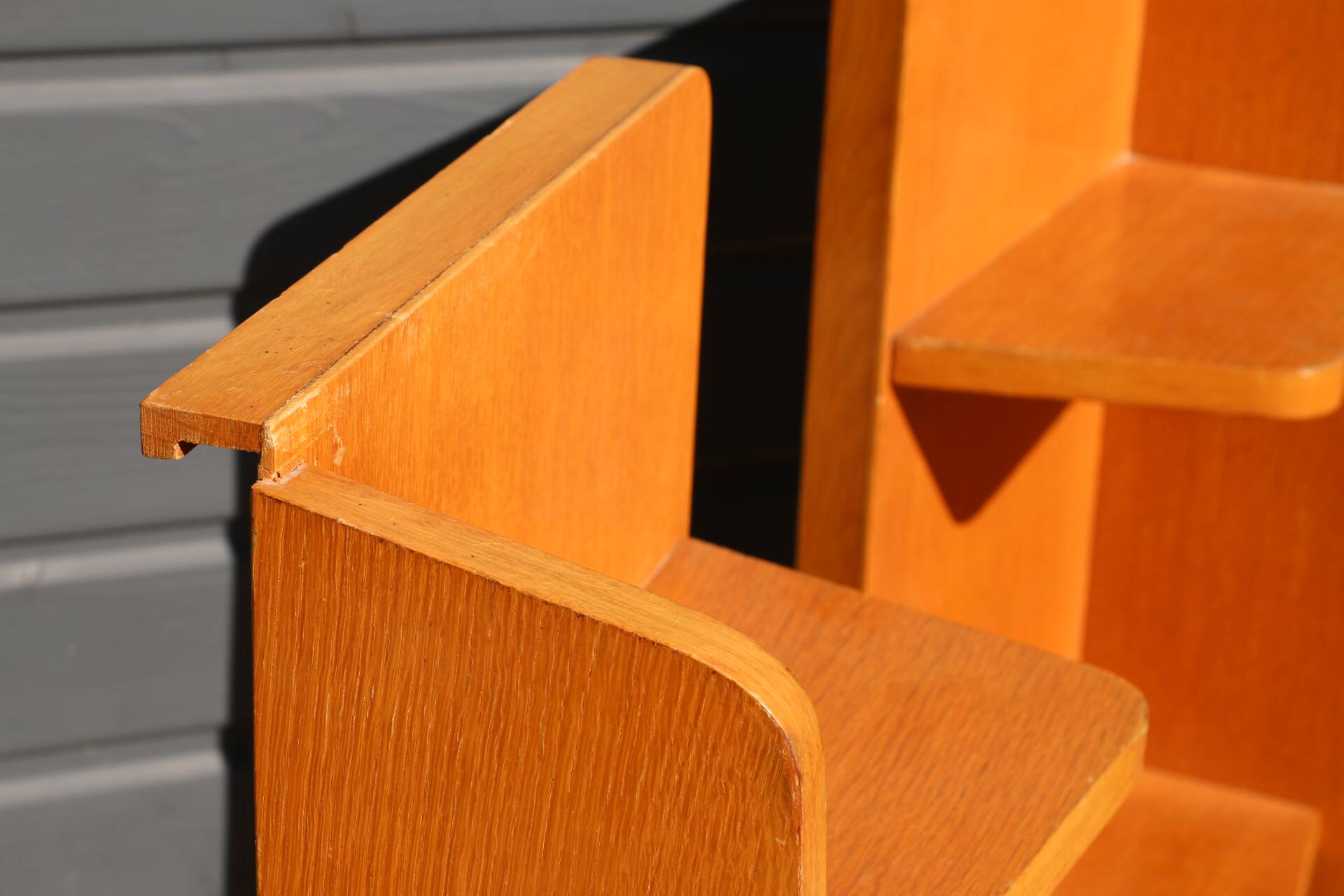 2 asymmetrical bedside tables in oak veneer