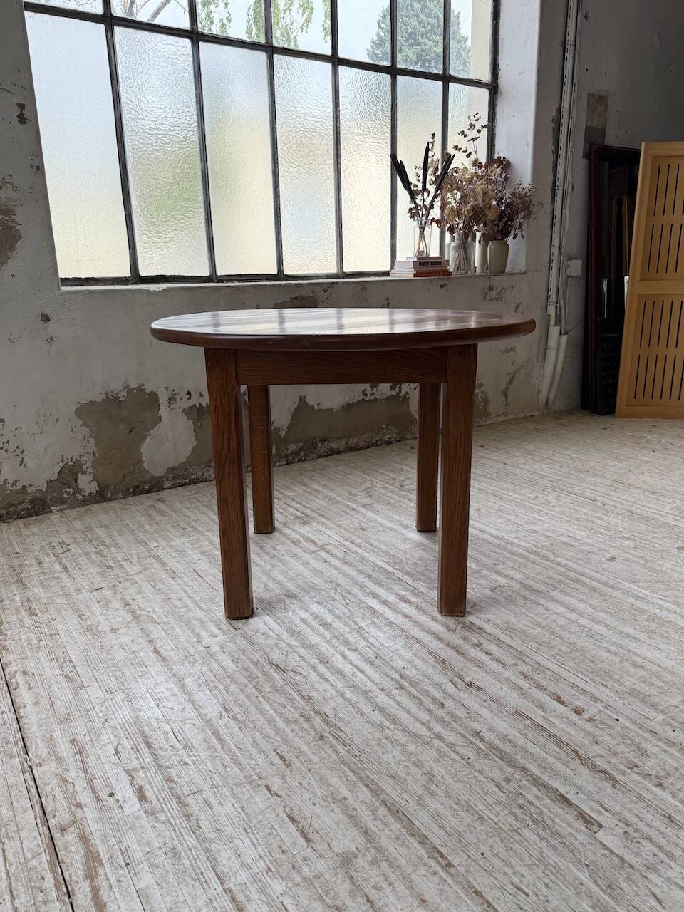 Round oak table 1950