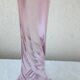Vase en verre rose