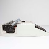 Dora typewriter by Olivetti 70