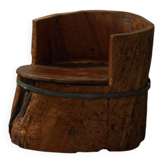 Primitive stump seat in pine, hand-carved, modern Swedish, Wabi Sabi, 1900s.