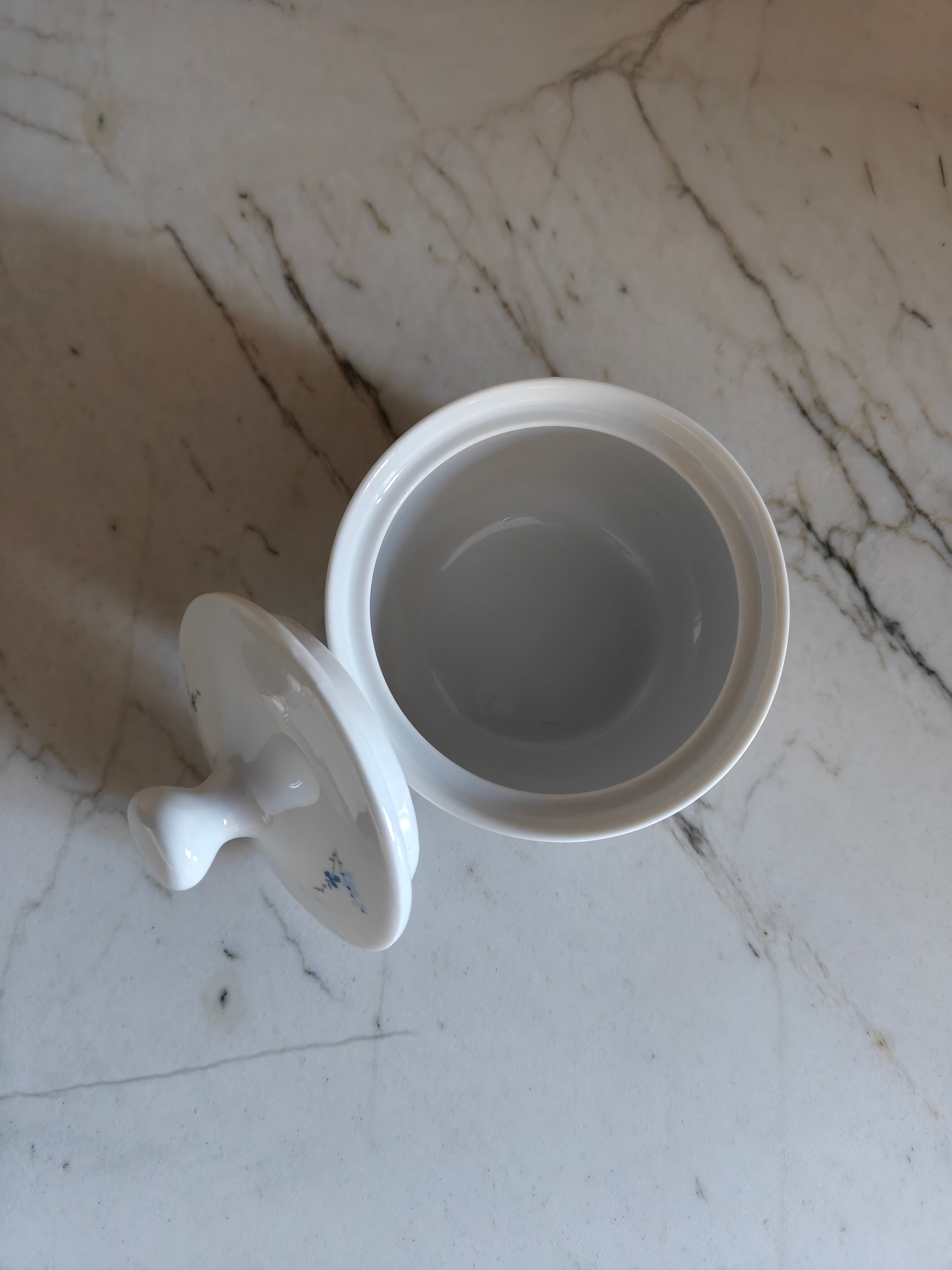 Sugar bowl
