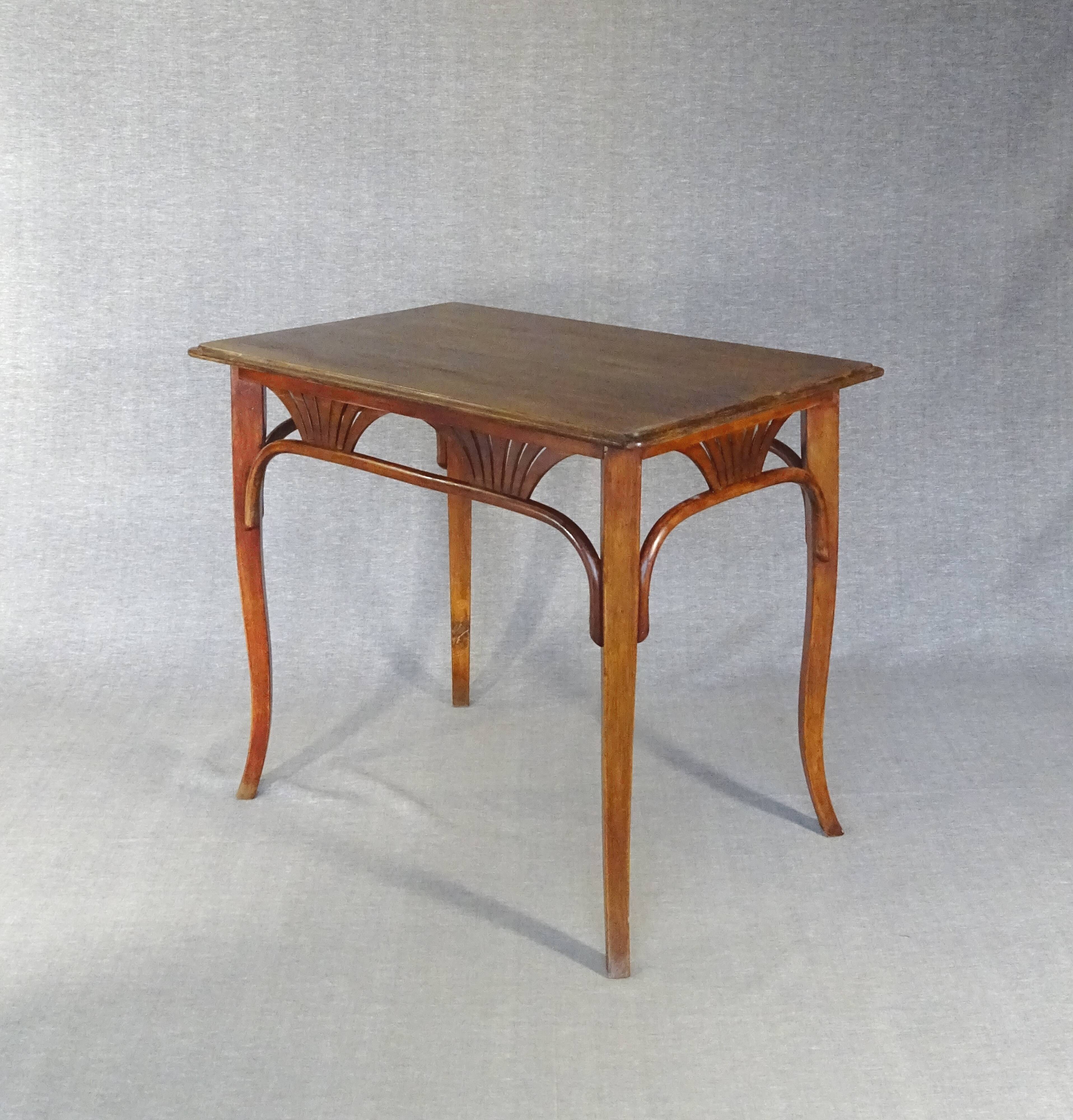 Table ou bureau Thonet N°8122, vers 1910, plateau chêne.