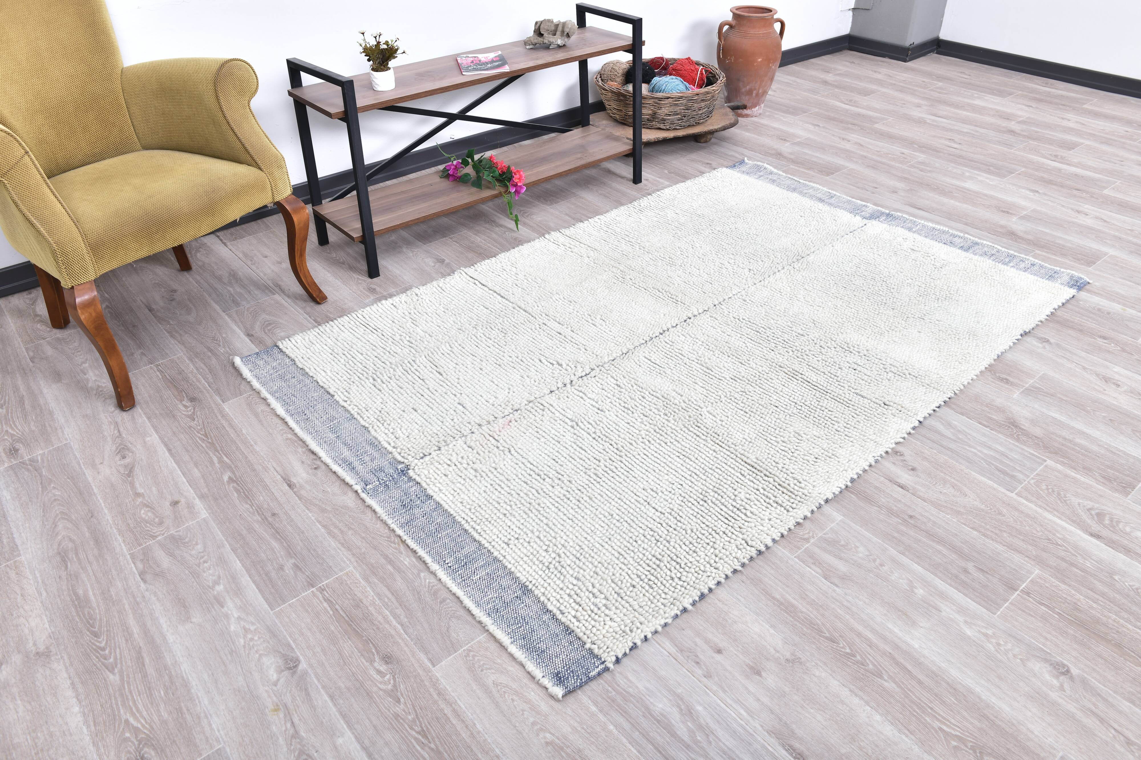 100% Wool Blue & White Moroccan Rug 136x211Cm