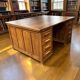 Bureau vintage XL profond en bois / bureau double face