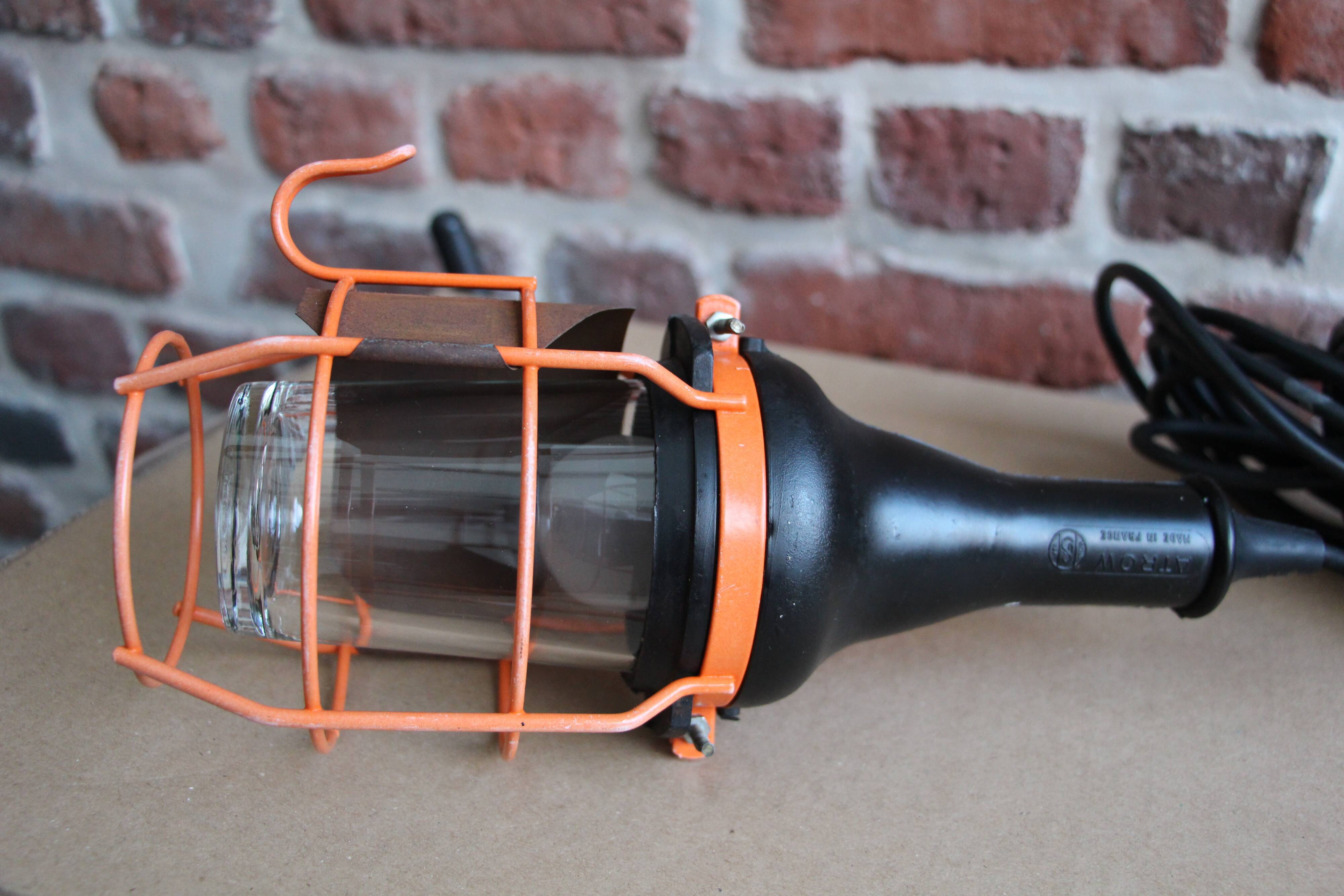 ATROW vintage garage walk-in lamp