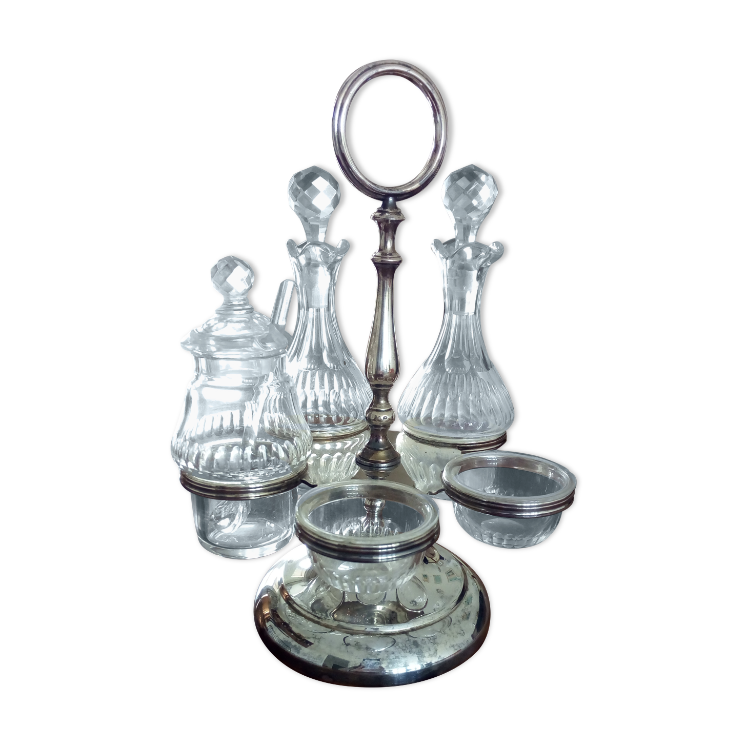 Oil and wine servant