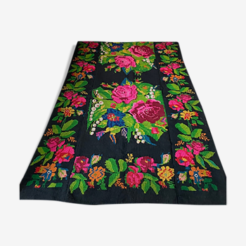 Romanian floral rug with beautiful pink roses made by hand in wool Bohemian carpet