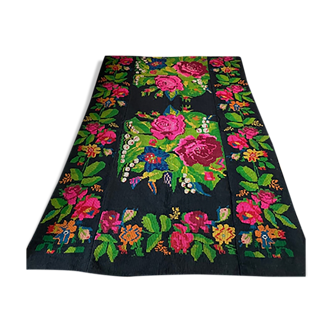 Romanian floral rug with beautiful pink roses made by hand in wool Bohemian carpet