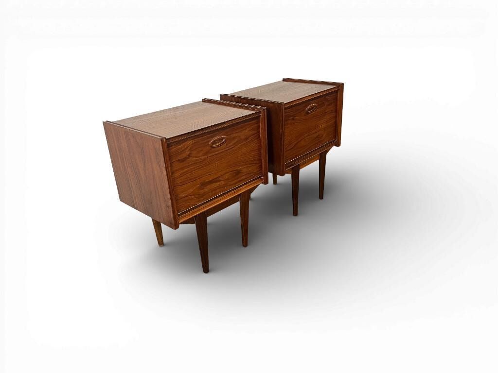Set of 2 vintage bedside tables / night tables / mini cabinets