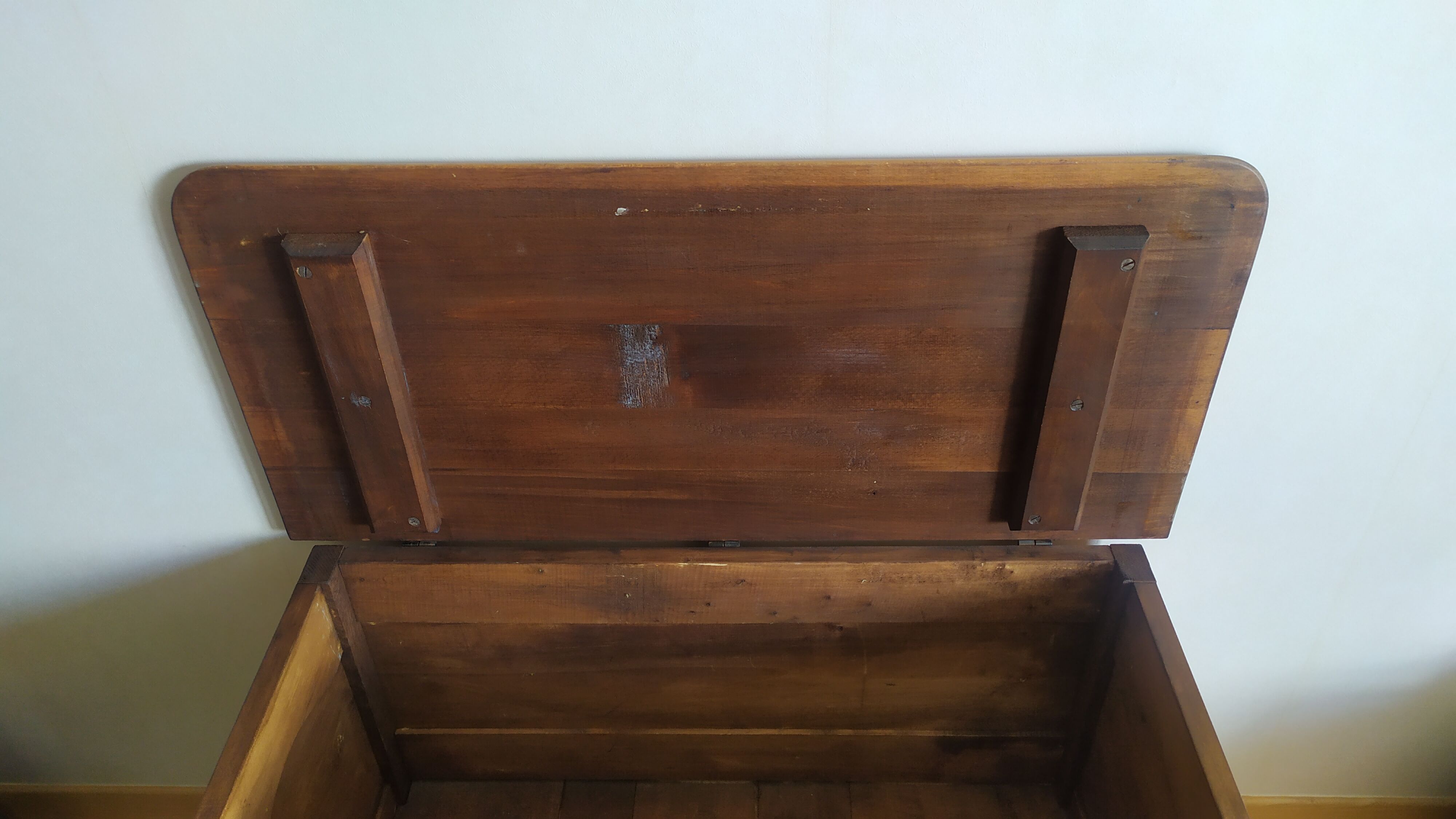 Chest cabinet