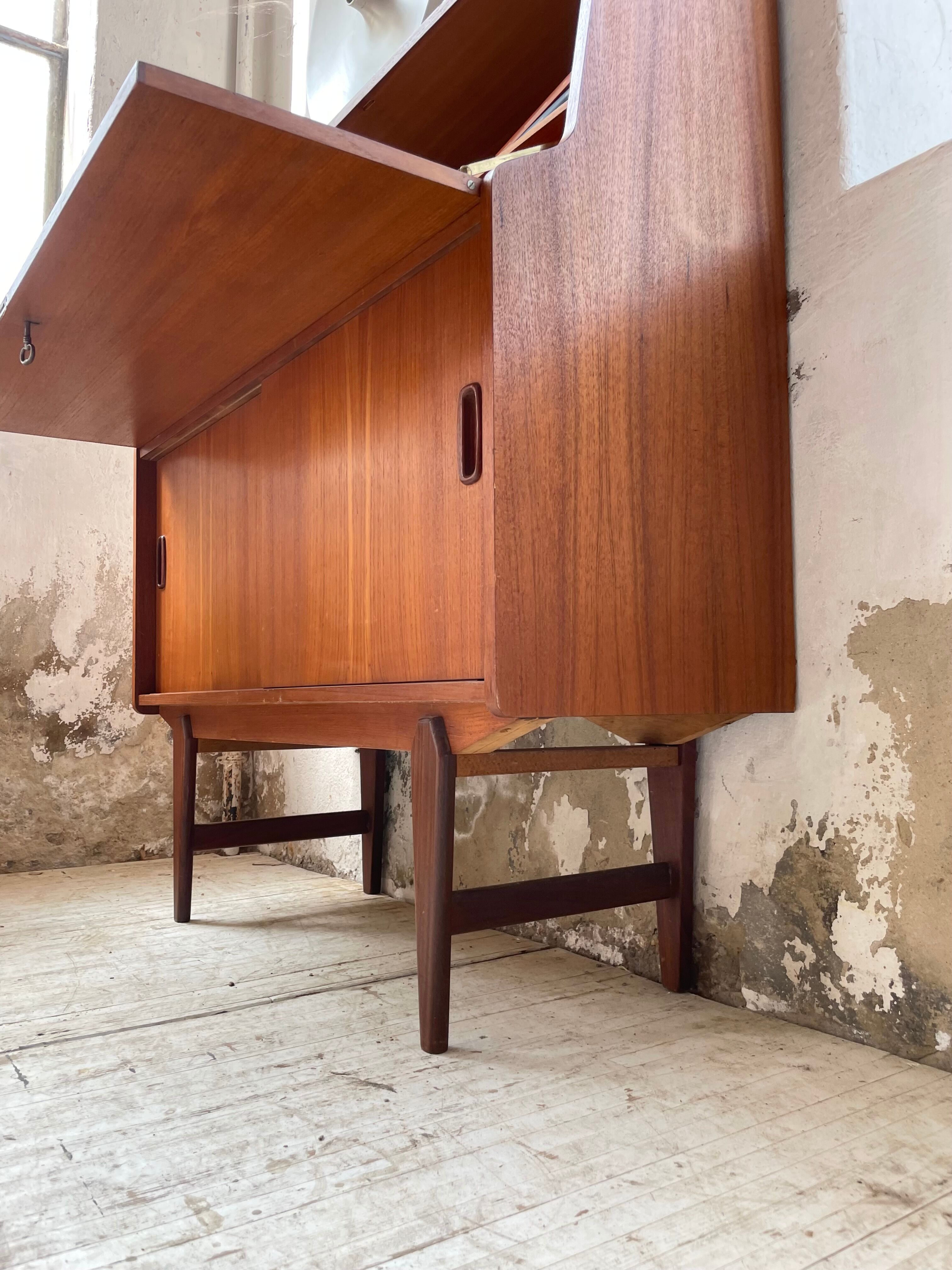 Secretary Samcom teck 1960