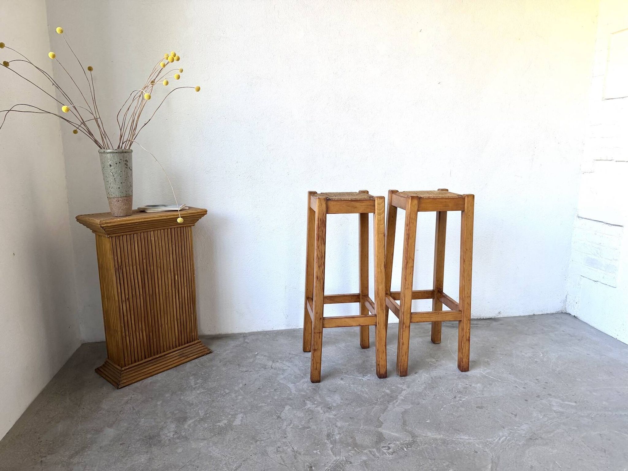 Pair of high stools in solid wood and woven straw Brutalist Style