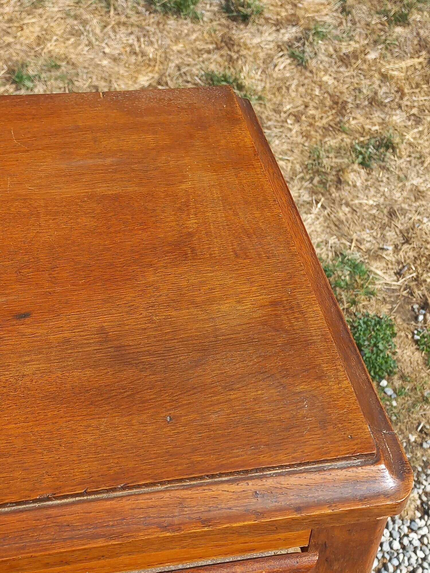 Vintage oak chest of drawers with 5 drawers from the 1950s.