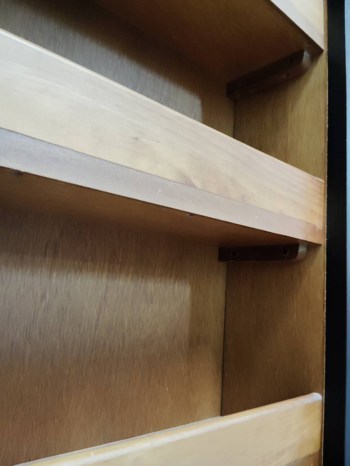 Wardrobe trunk on casters in mahogany and woven rattan.