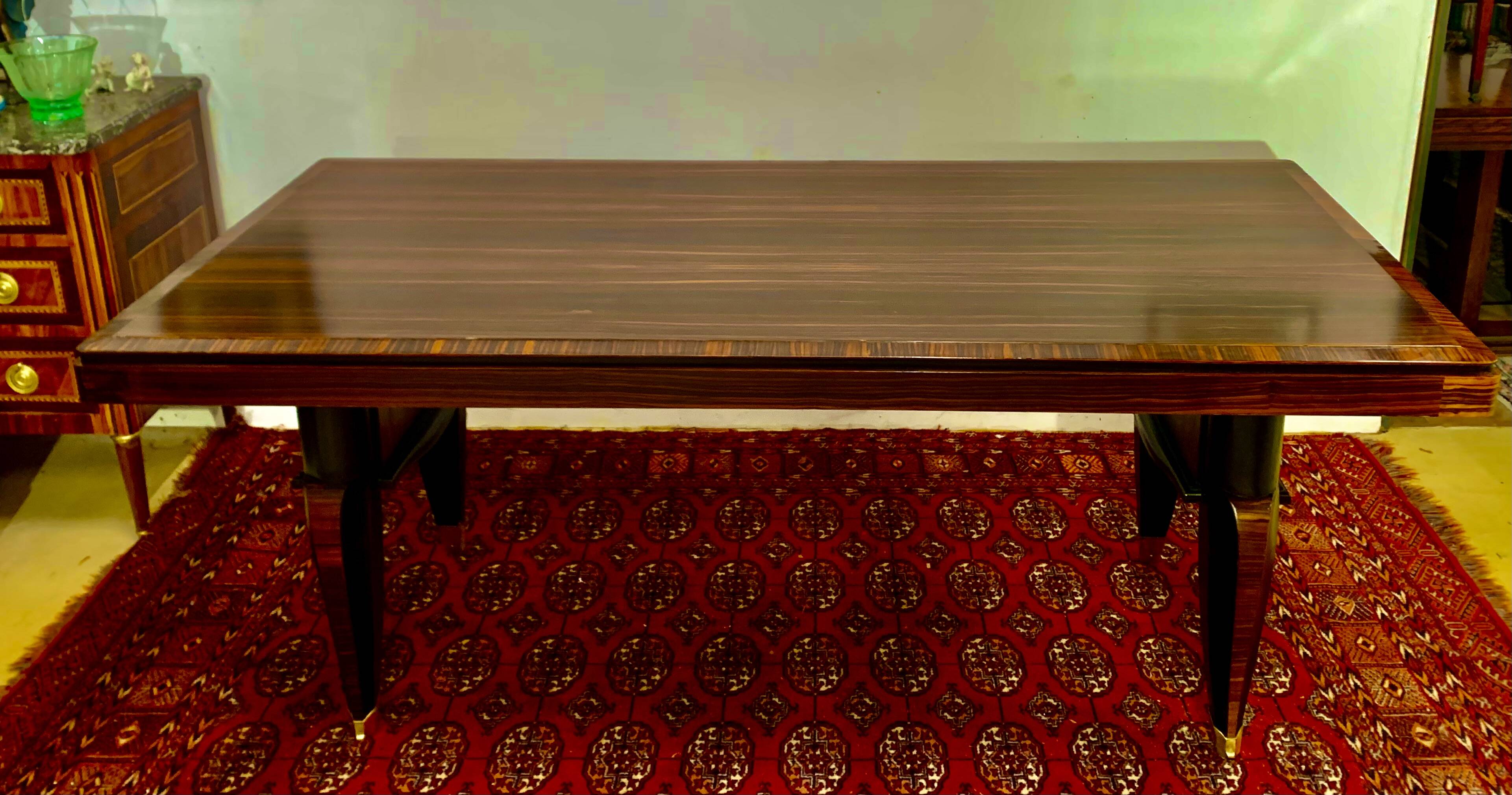 1930 Art Deco dining table in Macassar Ebony and RIO Rosewood, with extensions,
