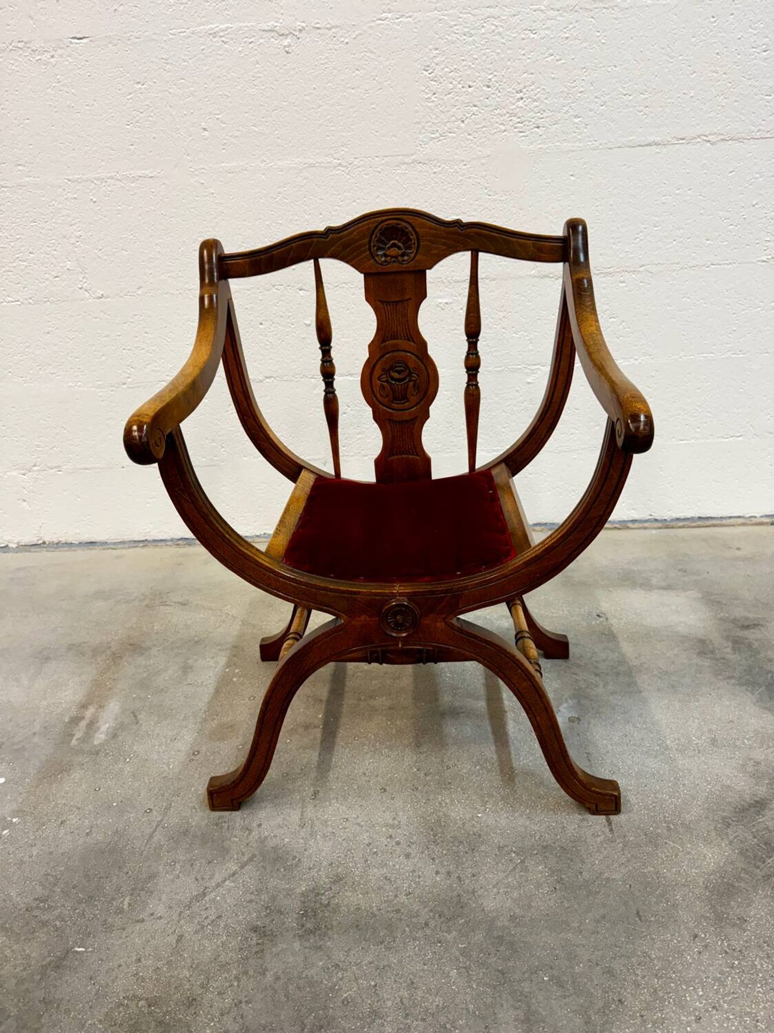 Dagobert armchair with red upholstery